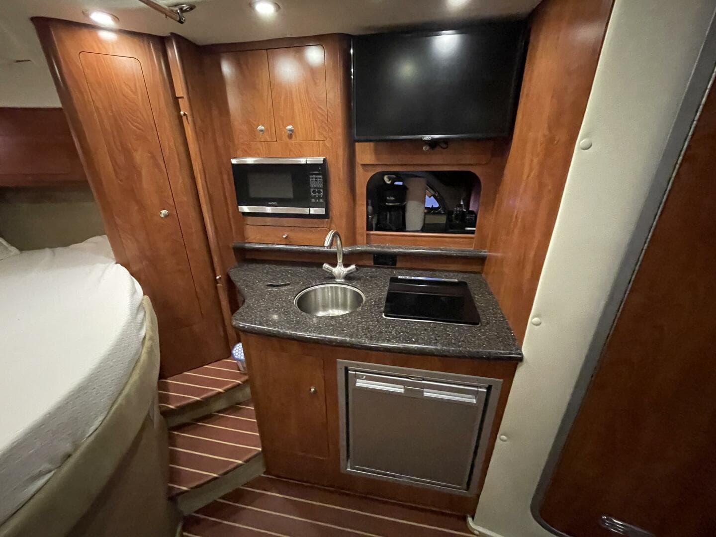 2013 Rinker 310 Express Cruiser — photo 32