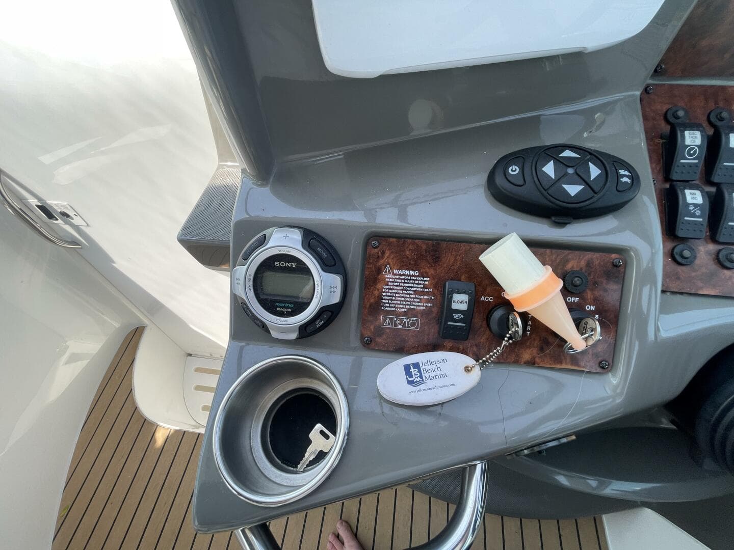 2013 Rinker 310 Express Cruiser — photo 22