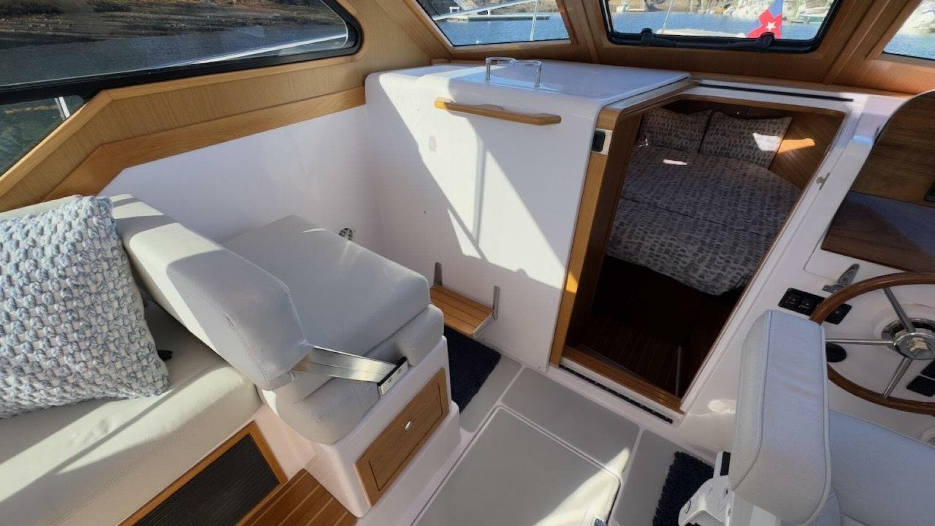 2022 True North 34 Outboard Express — photo 17