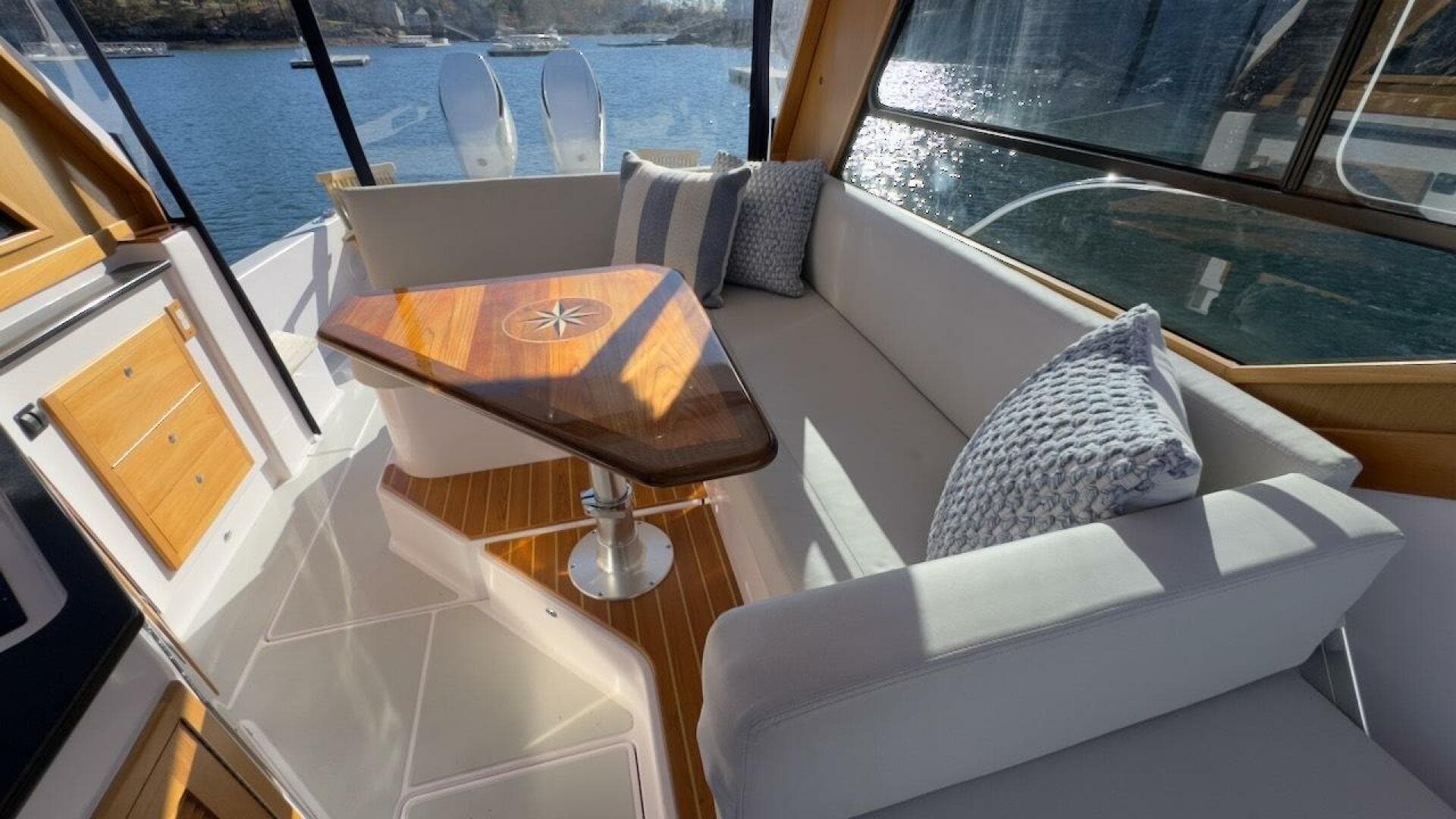 2022 True North 34 Outboard Express — photo 11