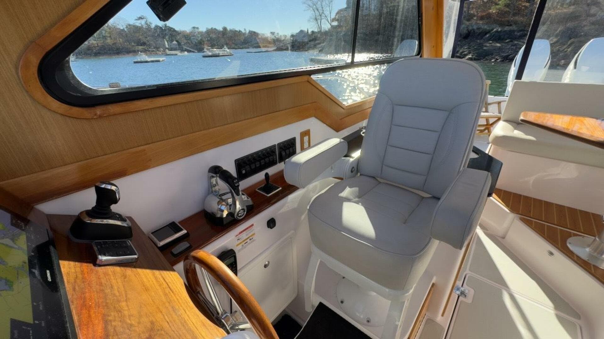 2022 True North 34 Outboard Express — photo 5