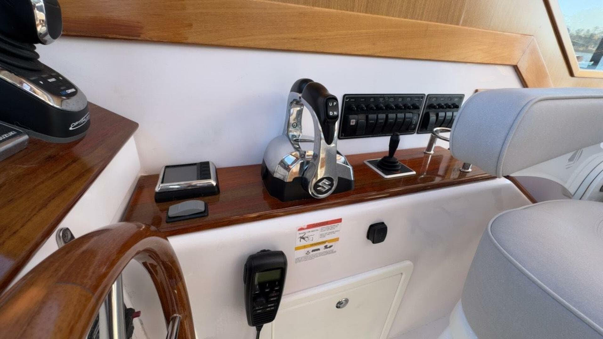 2022 True North 34 Outboard Express — photo 8