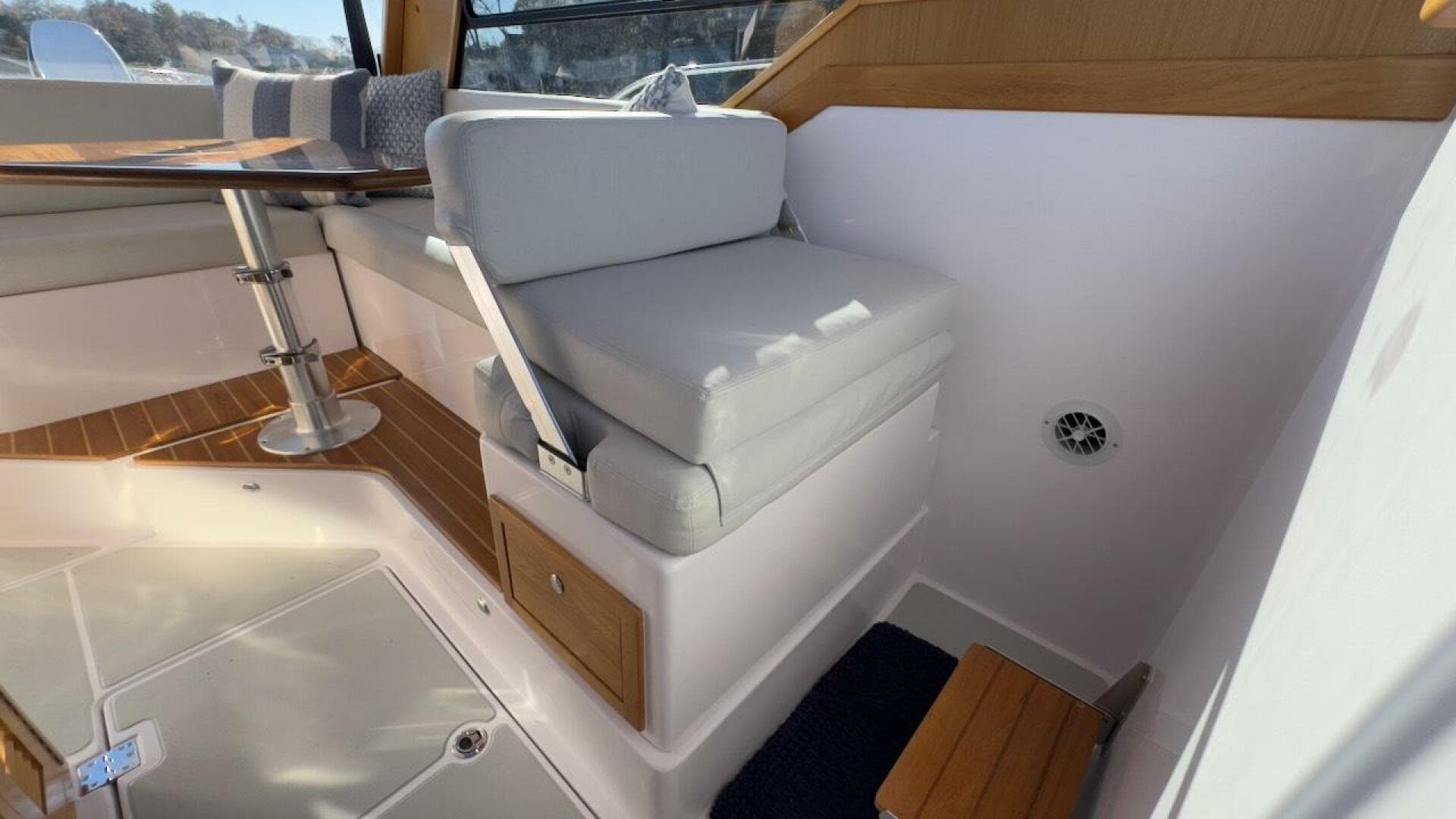 2022 True North 34 Outboard Express — photo 9