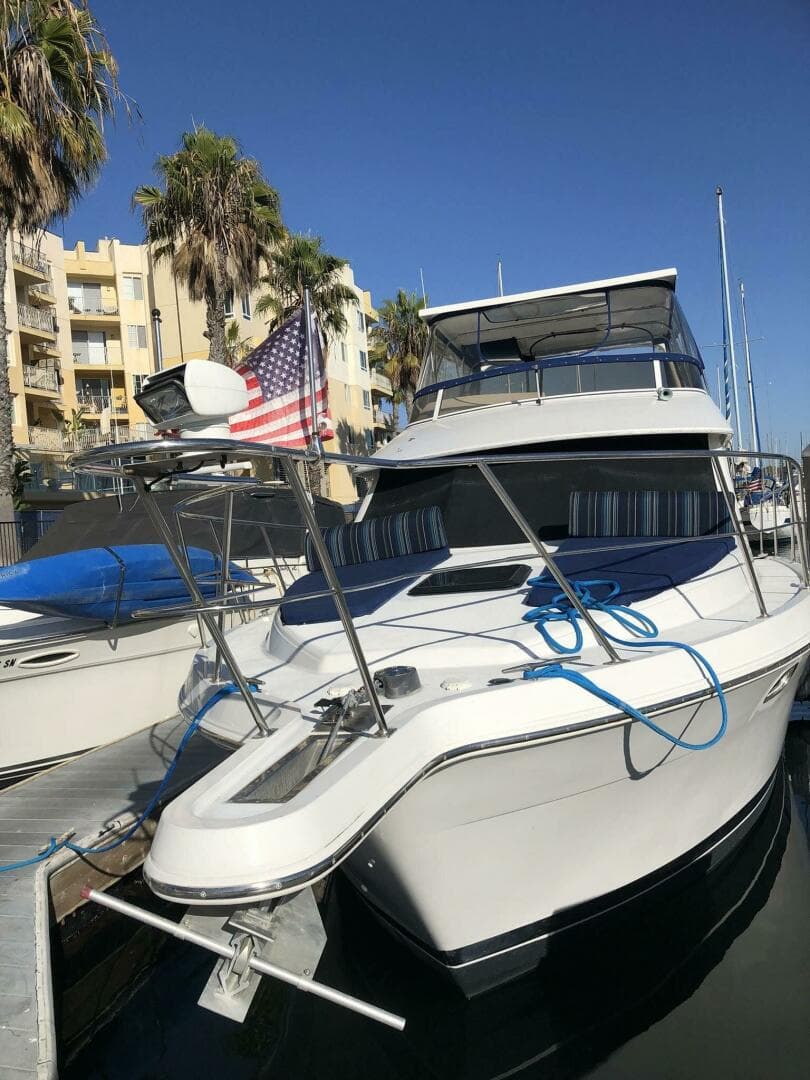 1999 Carver 370 — photo 2