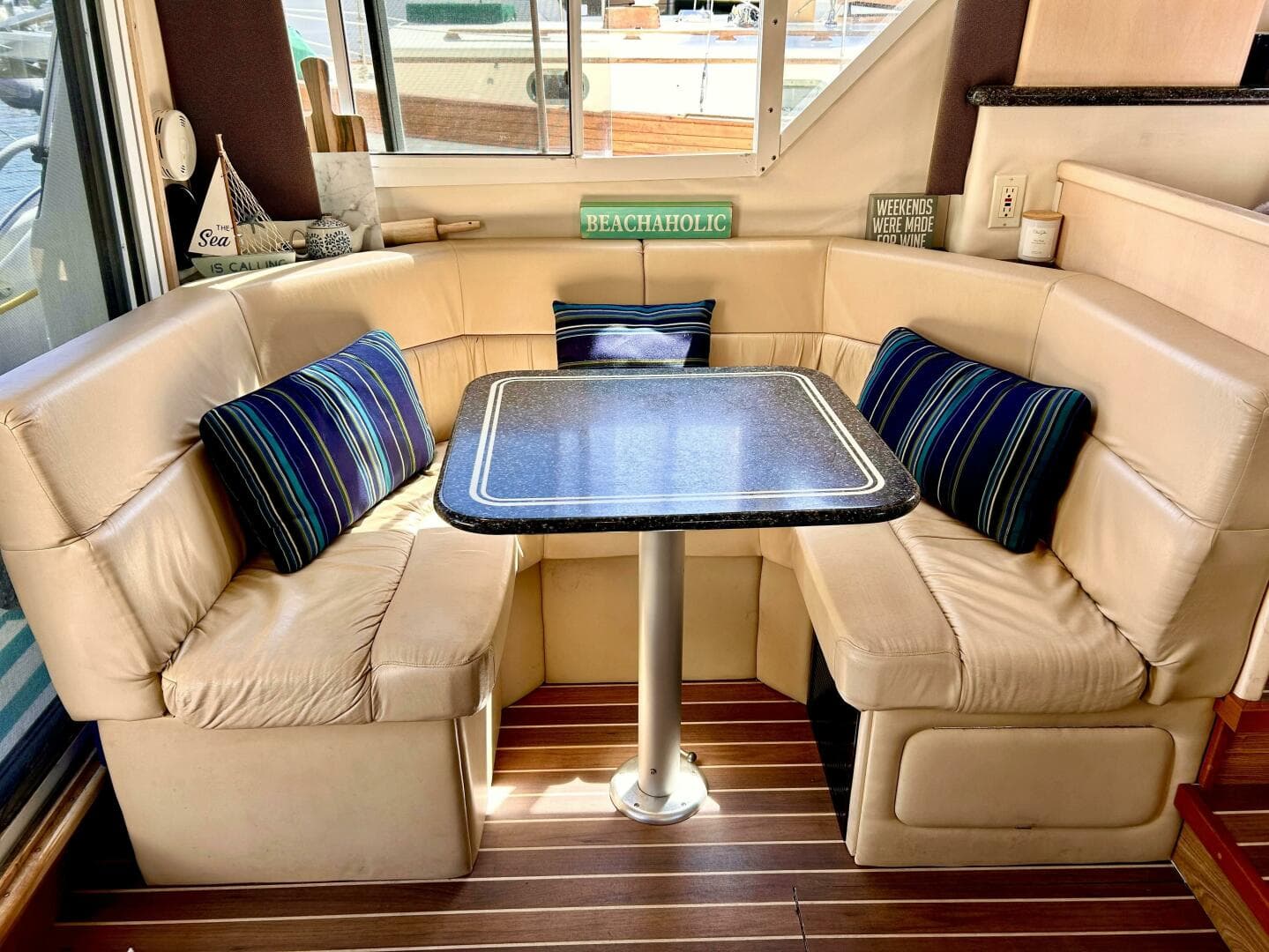 1999 Carver 370 — photo 4