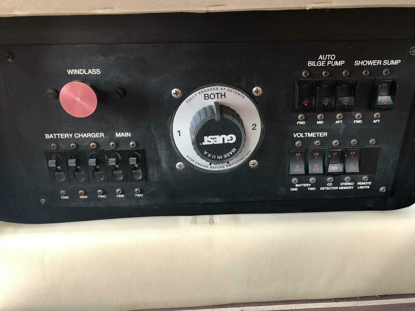 1999 Carver 370 — photo 8