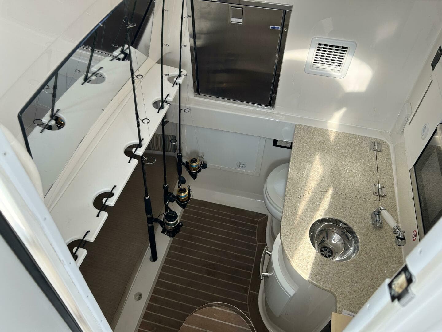 2016 Regulator 34 SS — photo 34