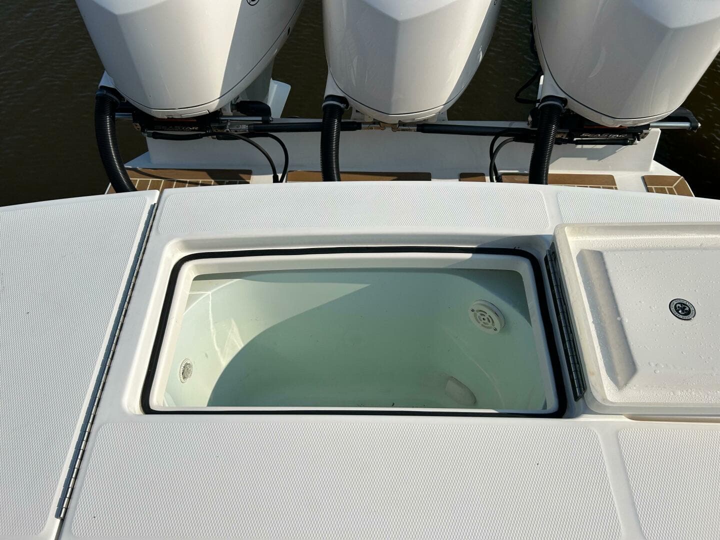 2016 Regulator 34 SS — photo 30