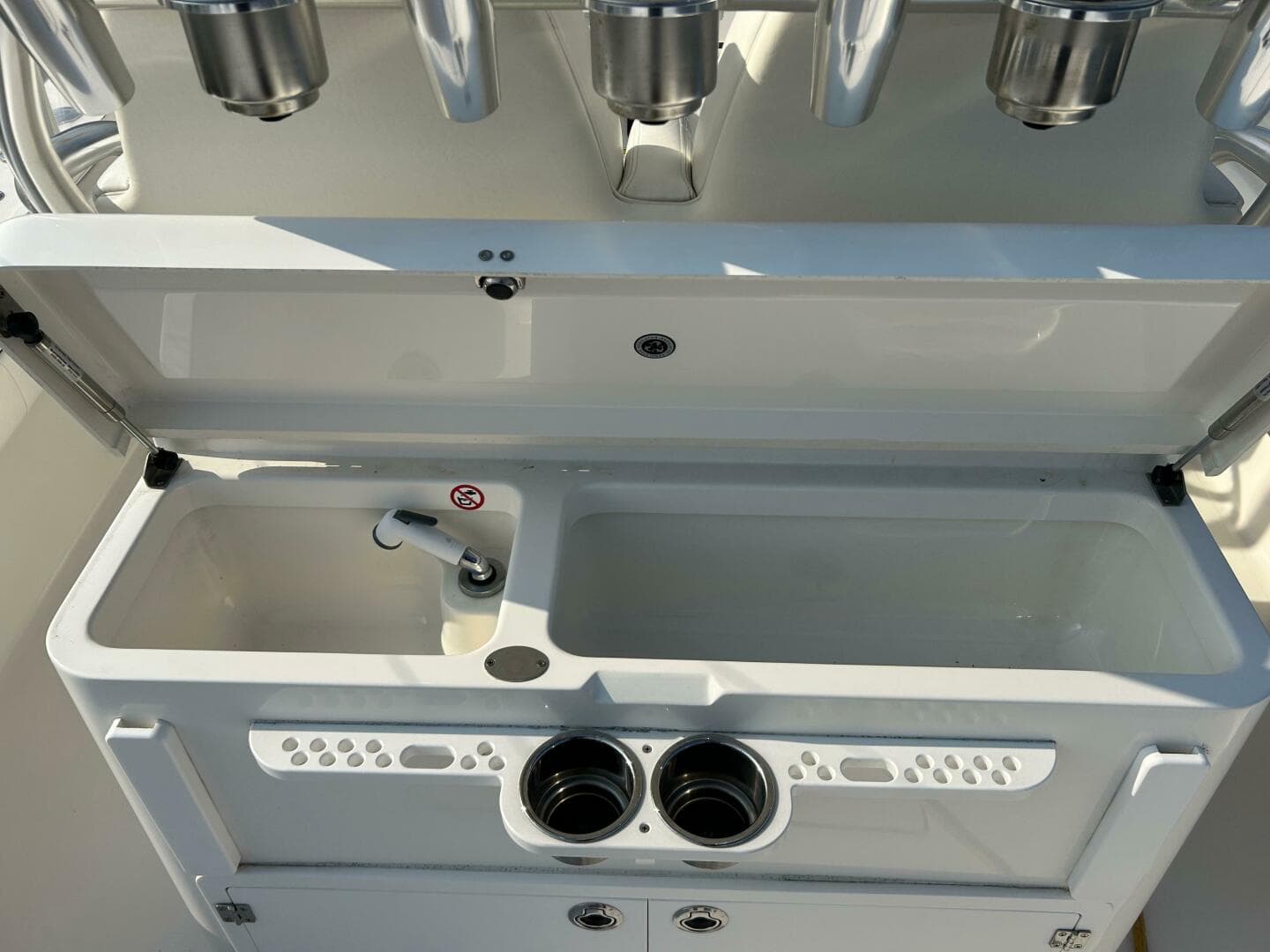 2016 Regulator 34 SS — photo 25