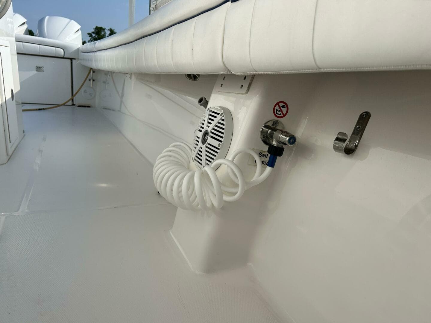 2016 Regulator 34 SS — photo 9