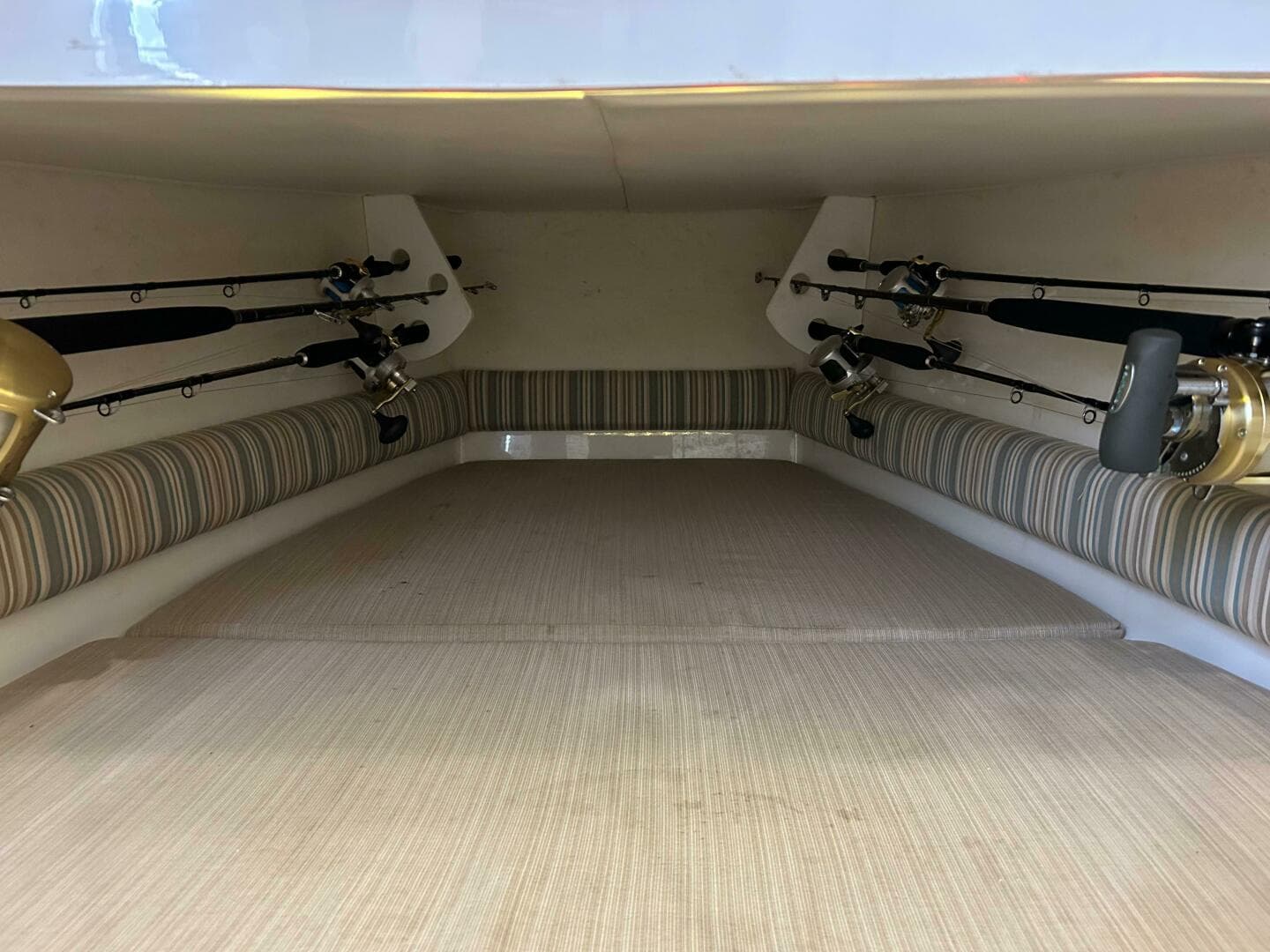 2016 Regulator 34 SS — photo 40