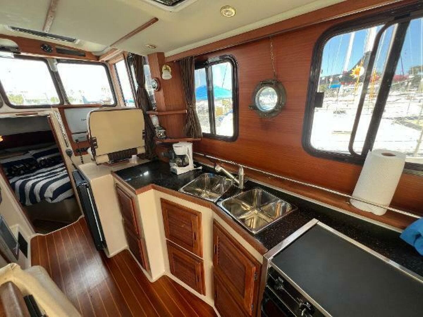 2011 Ranger Tugs R-29 — photo 8