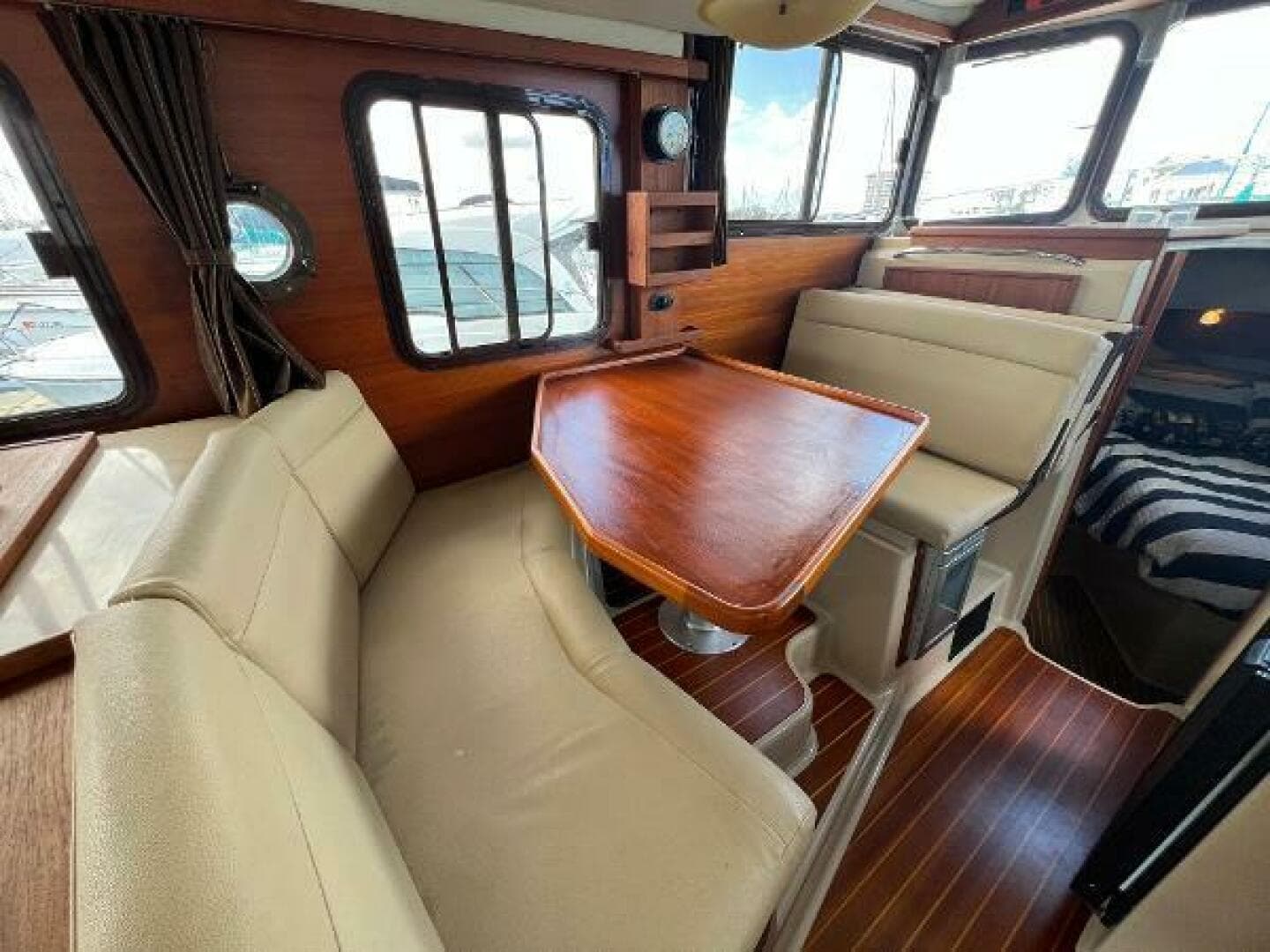 2011 Ranger Tugs R-29 — photo 7