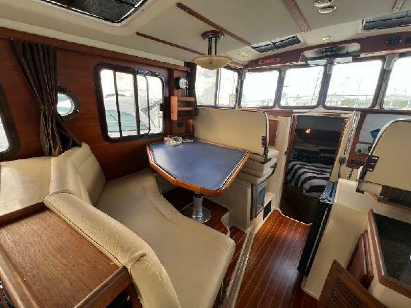 2011 Ranger Tugs R-29 — photo 6