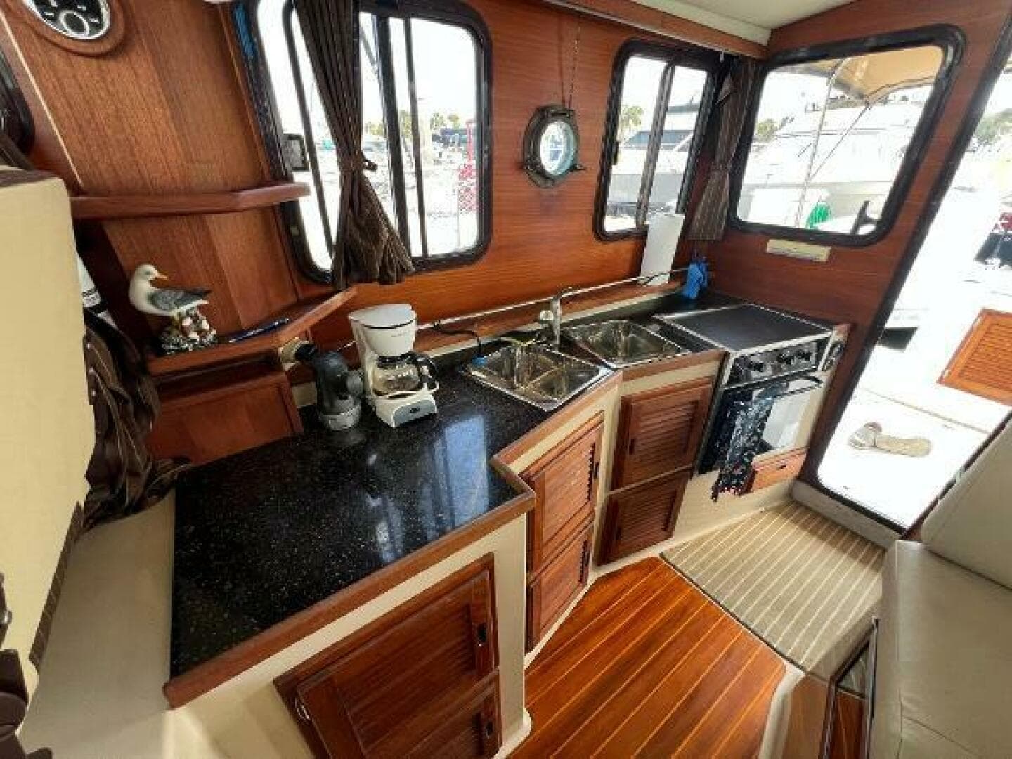 2011 Ranger Tugs R-29 — photo 9