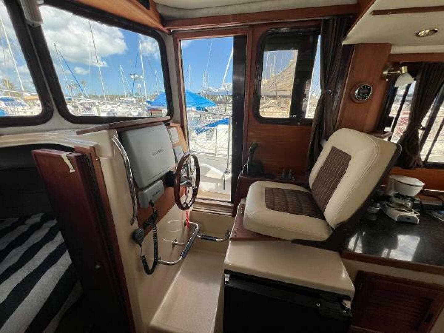 2011 Ranger Tugs R-29 — photo 11