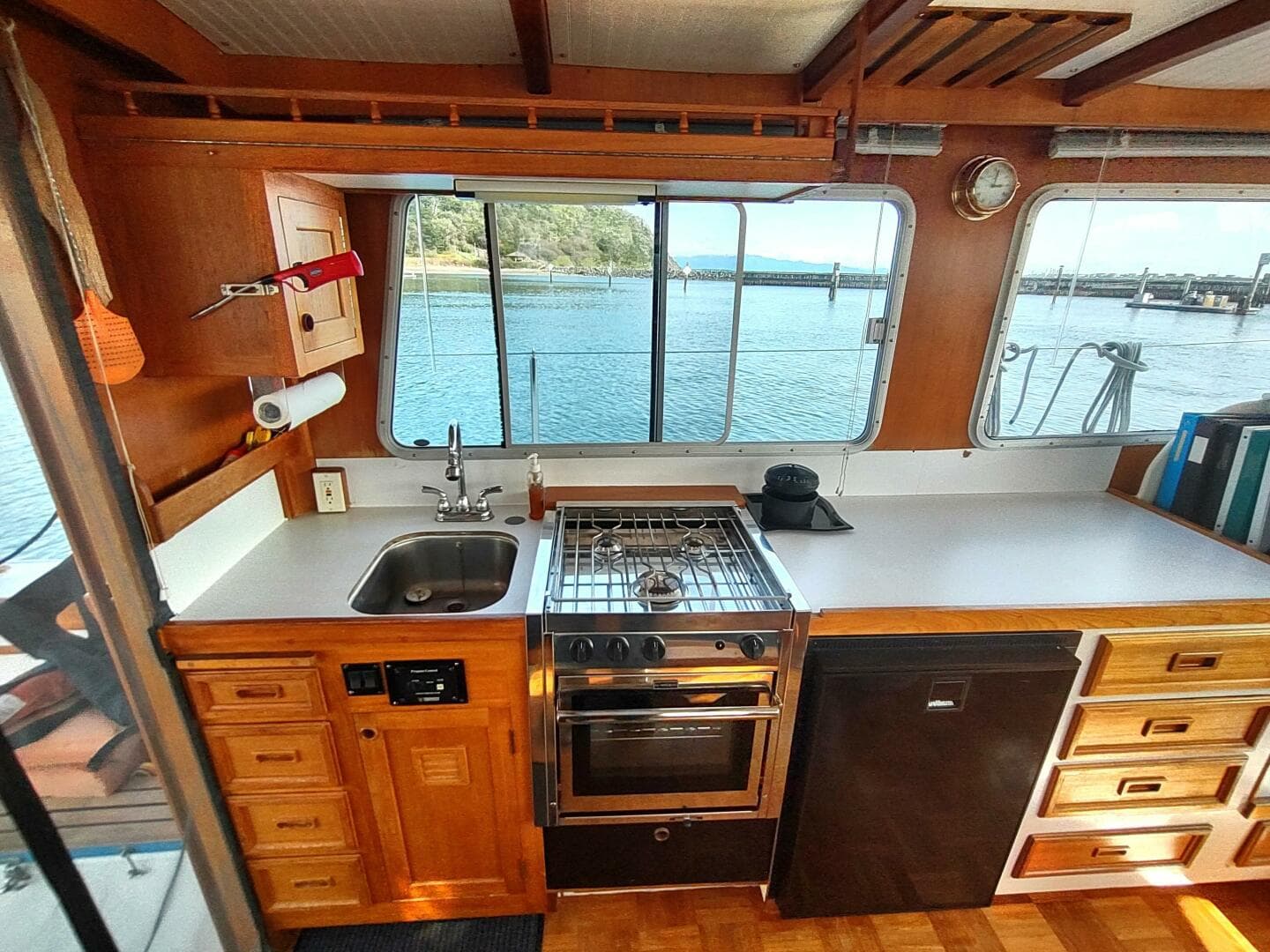 1981 Cheoy Lee 35 Sedan Trawler — photo 31