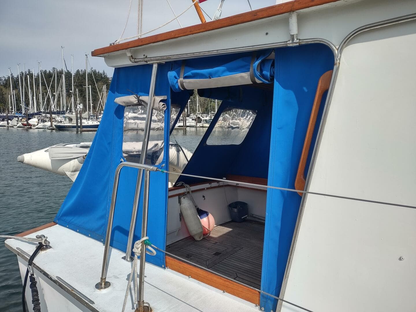 1981 Cheoy Lee 35 Sedan Trawler — photo 9