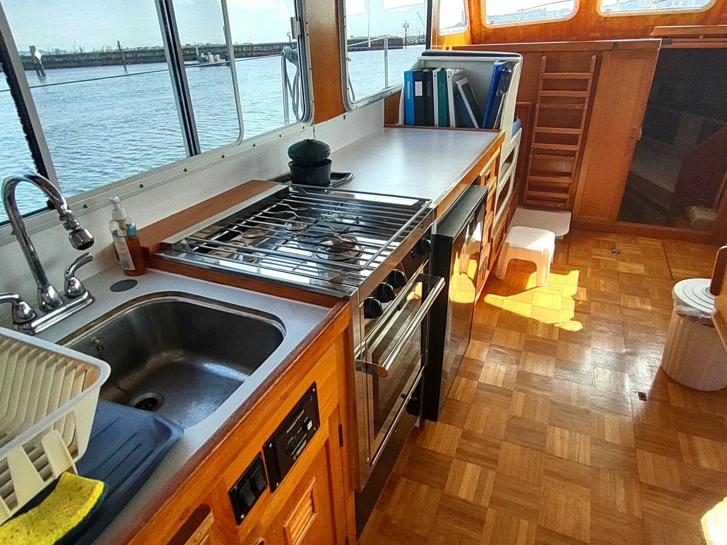 1981 Cheoy Lee 35 Sedan Trawler — photo 18