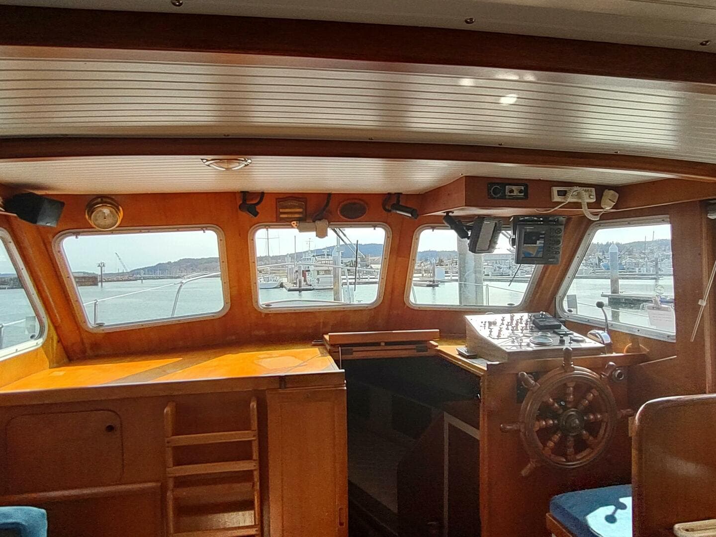 1981 Cheoy Lee 35 Sedan Trawler — photo 29