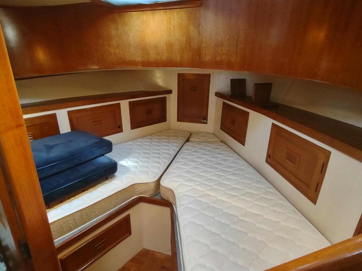 1981 Cheoy Lee 35 Sedan Trawler — photo 34