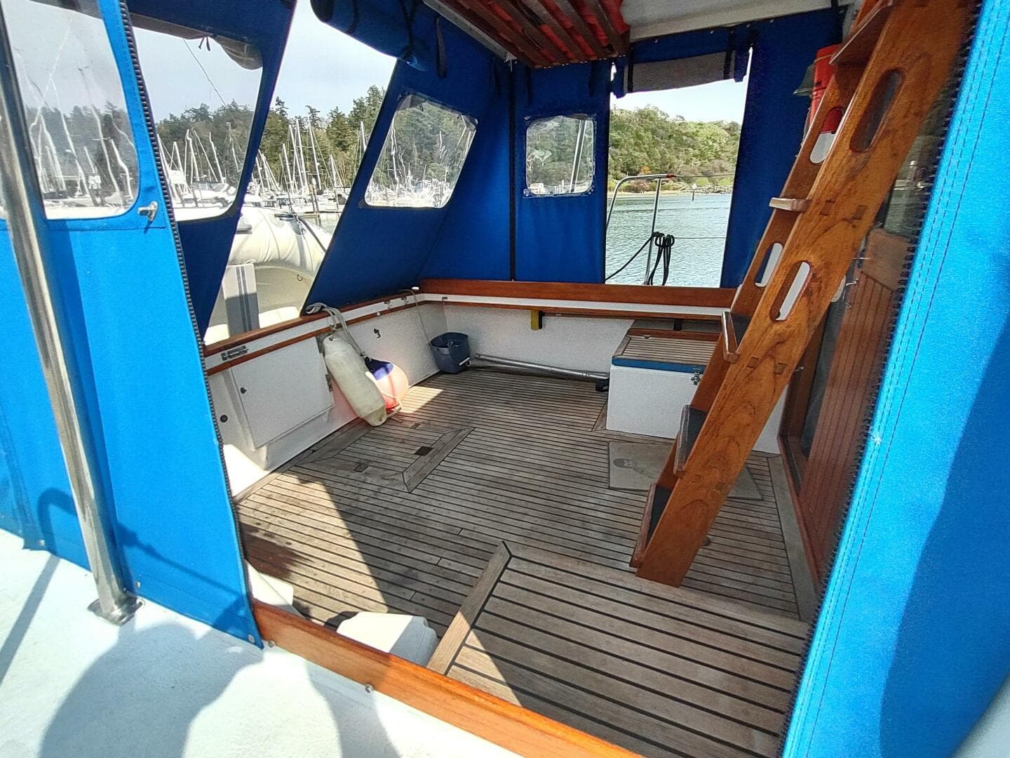 1981 Cheoy Lee 35 Sedan Trawler — photo 11