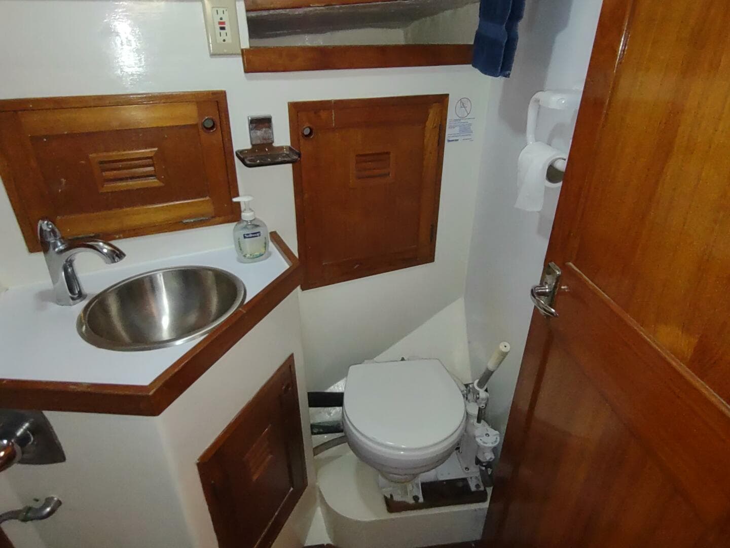 1981 Cheoy Lee 35 Sedan Trawler — photo 35