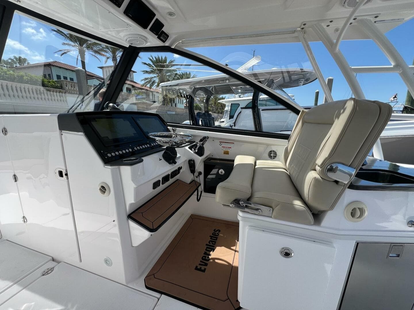 2019 Everglades 340 Dual Console — photo 7