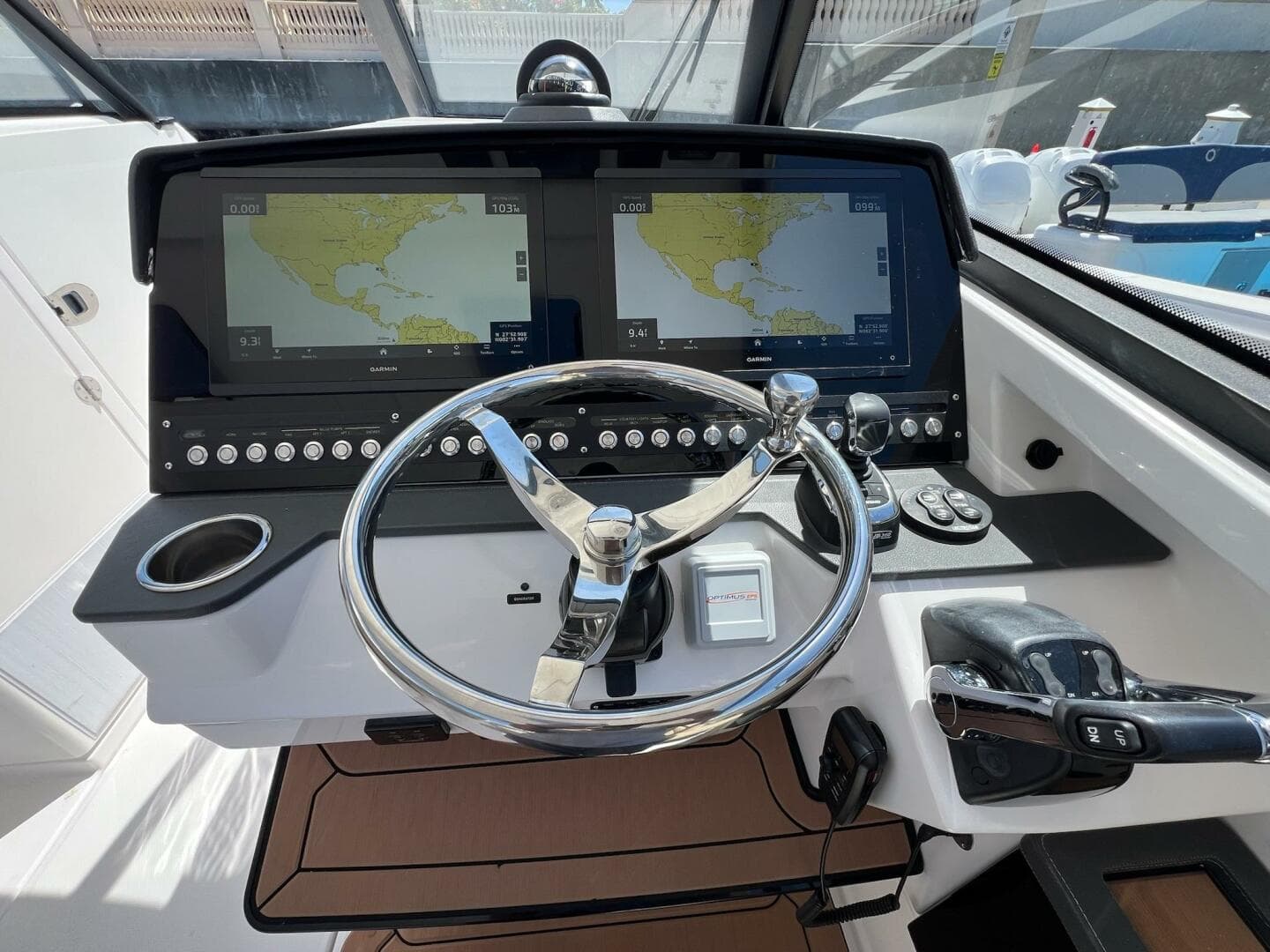 2019 Everglades 340 Dual Console — photo 9