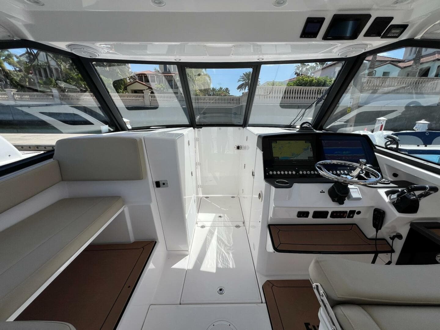 2019 Everglades 340 Dual Console — photo 3