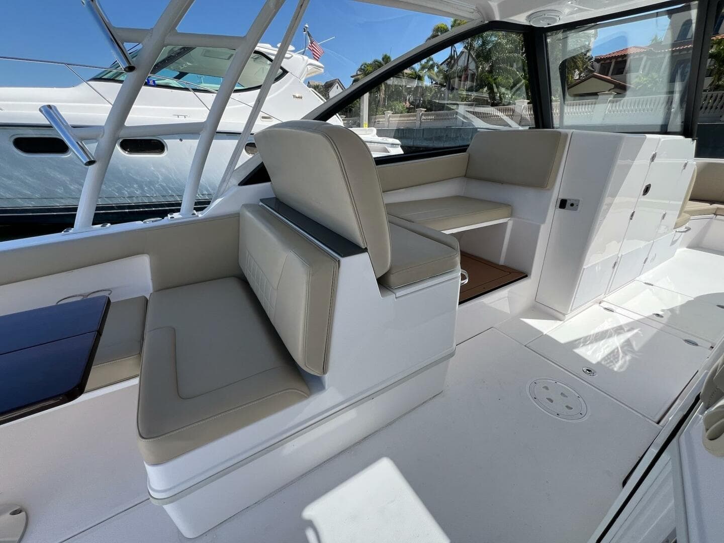 2019 Everglades 340 Dual Console — photo 13