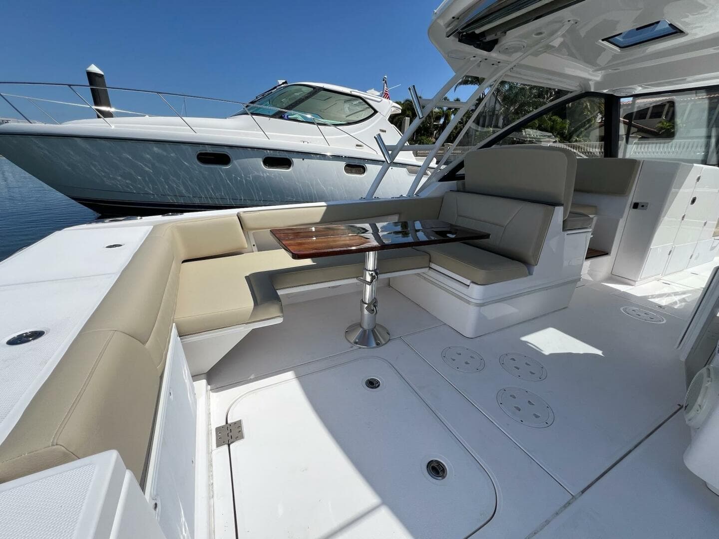 2019 Everglades 340 Dual Console — photo 19