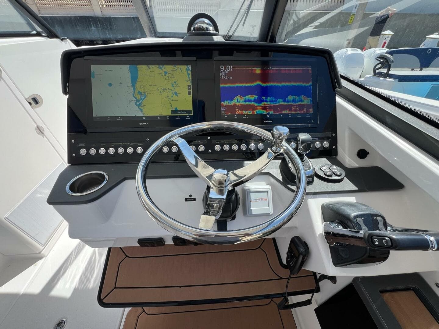 2019 Everglades 340 Dual Console — photo 10