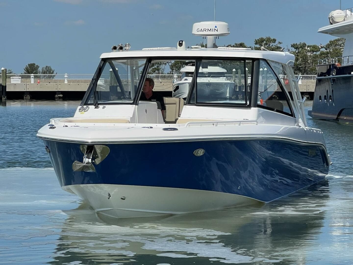 2019 Everglades 340 Dual Console — photo 36