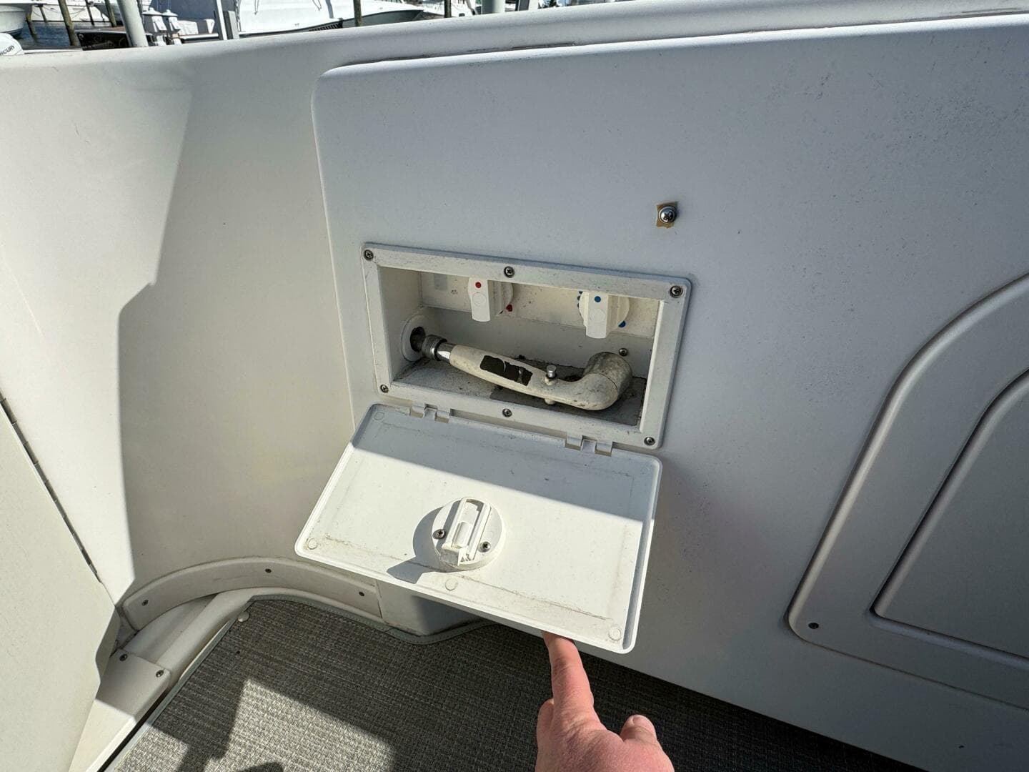 1997 Sea Ray 450 Sundancer — photo 17