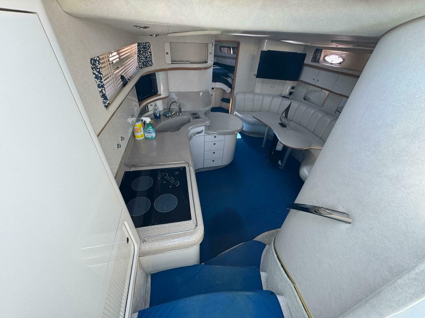 1997 Sea Ray 450 Sundancer — photo 36