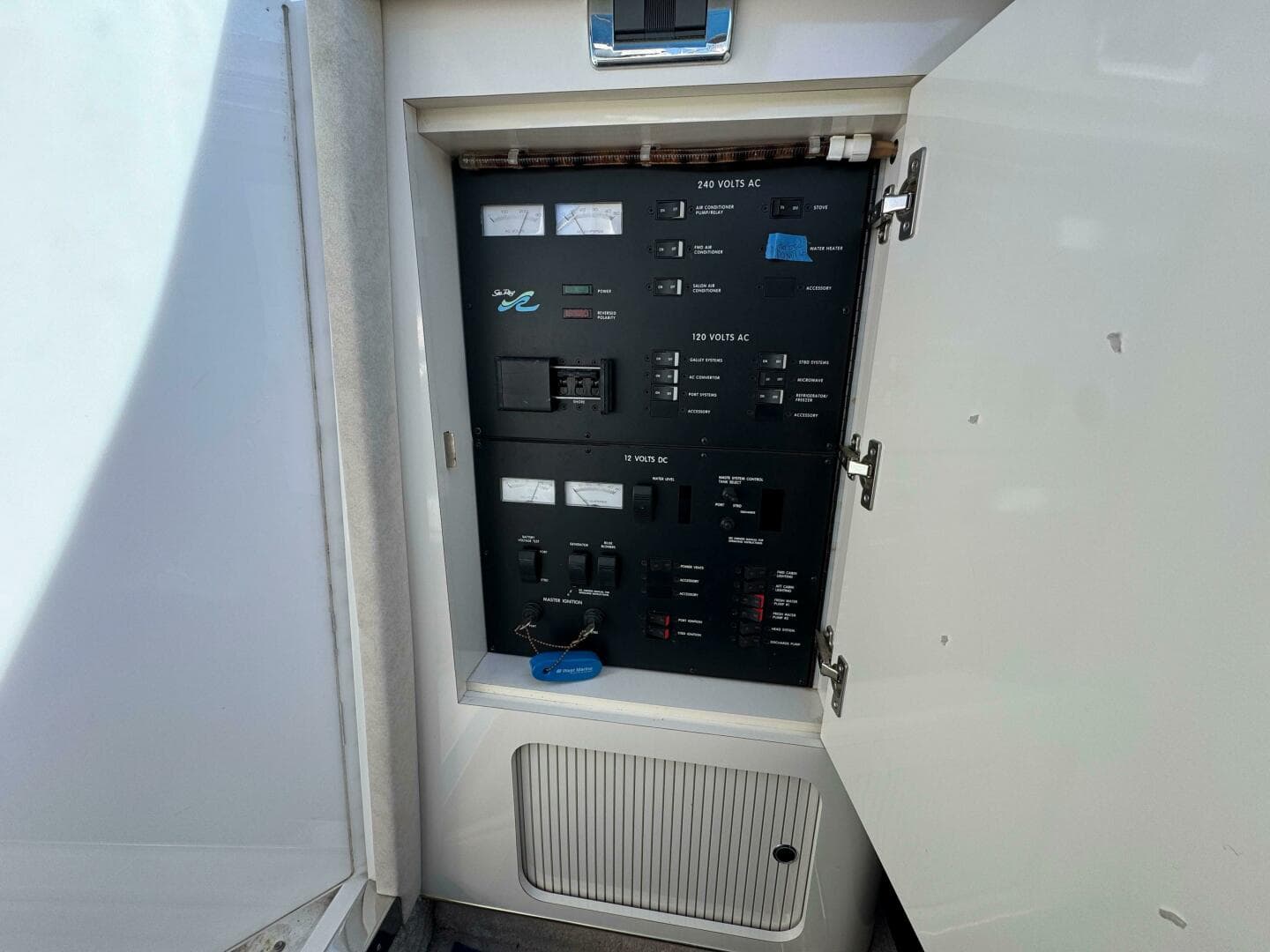 1997 Sea Ray 450 Sundancer — photo 35