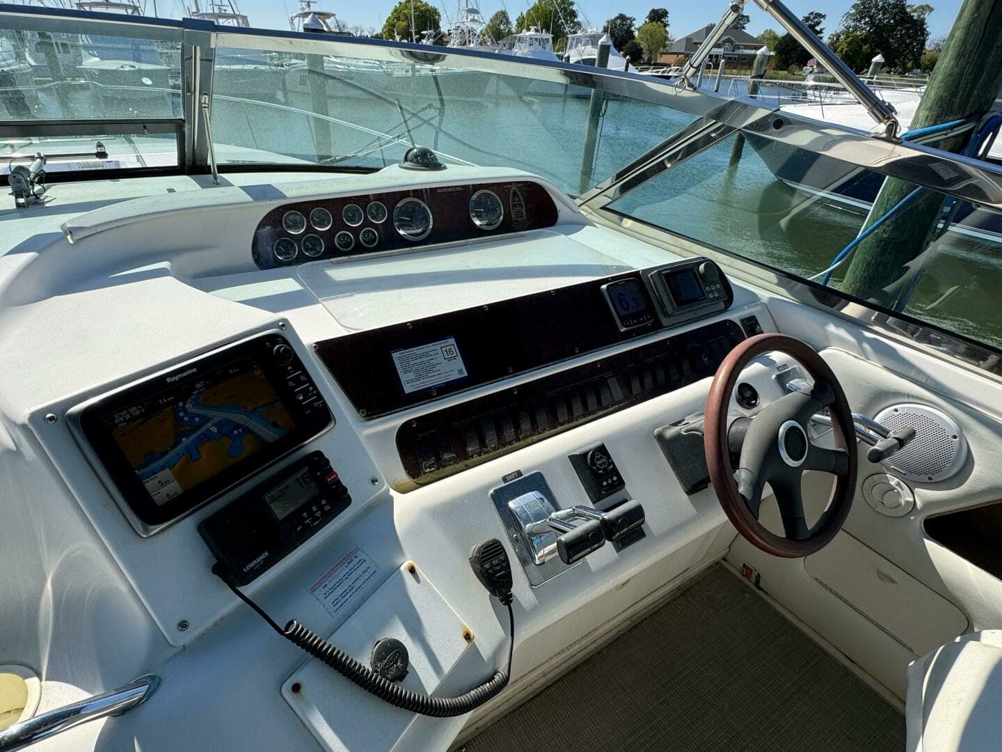 1997 Sea Ray 450 Sundancer — photo 9