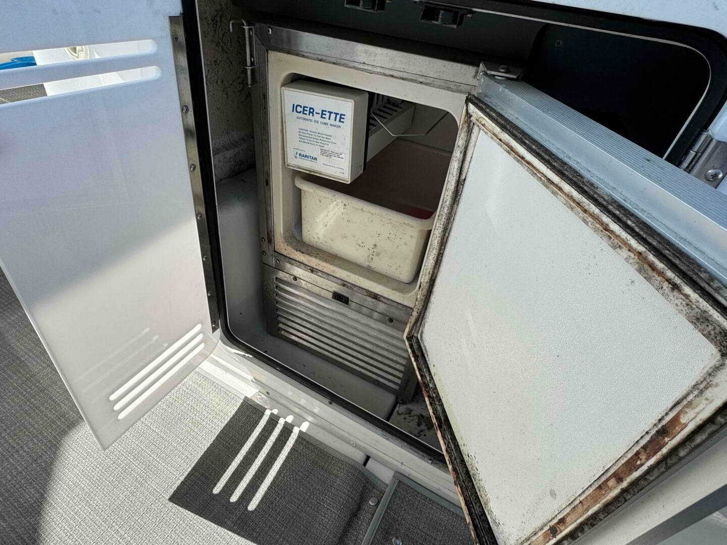 1997 Sea Ray 450 Sundancer — photo 15