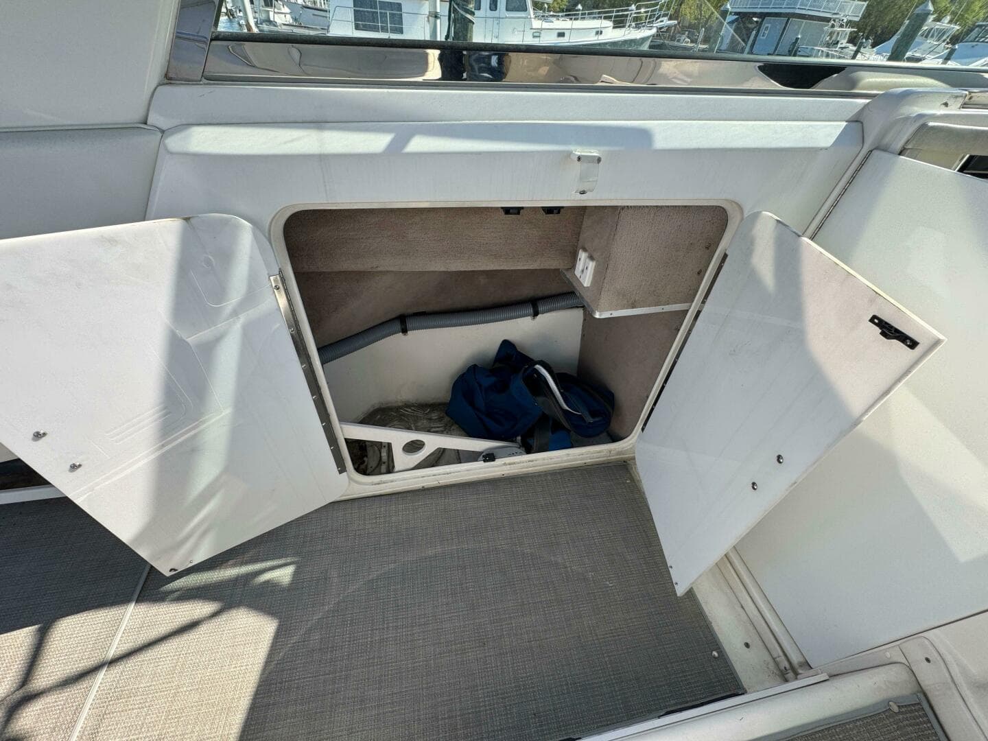 1997 Sea Ray 450 Sundancer — photo 18