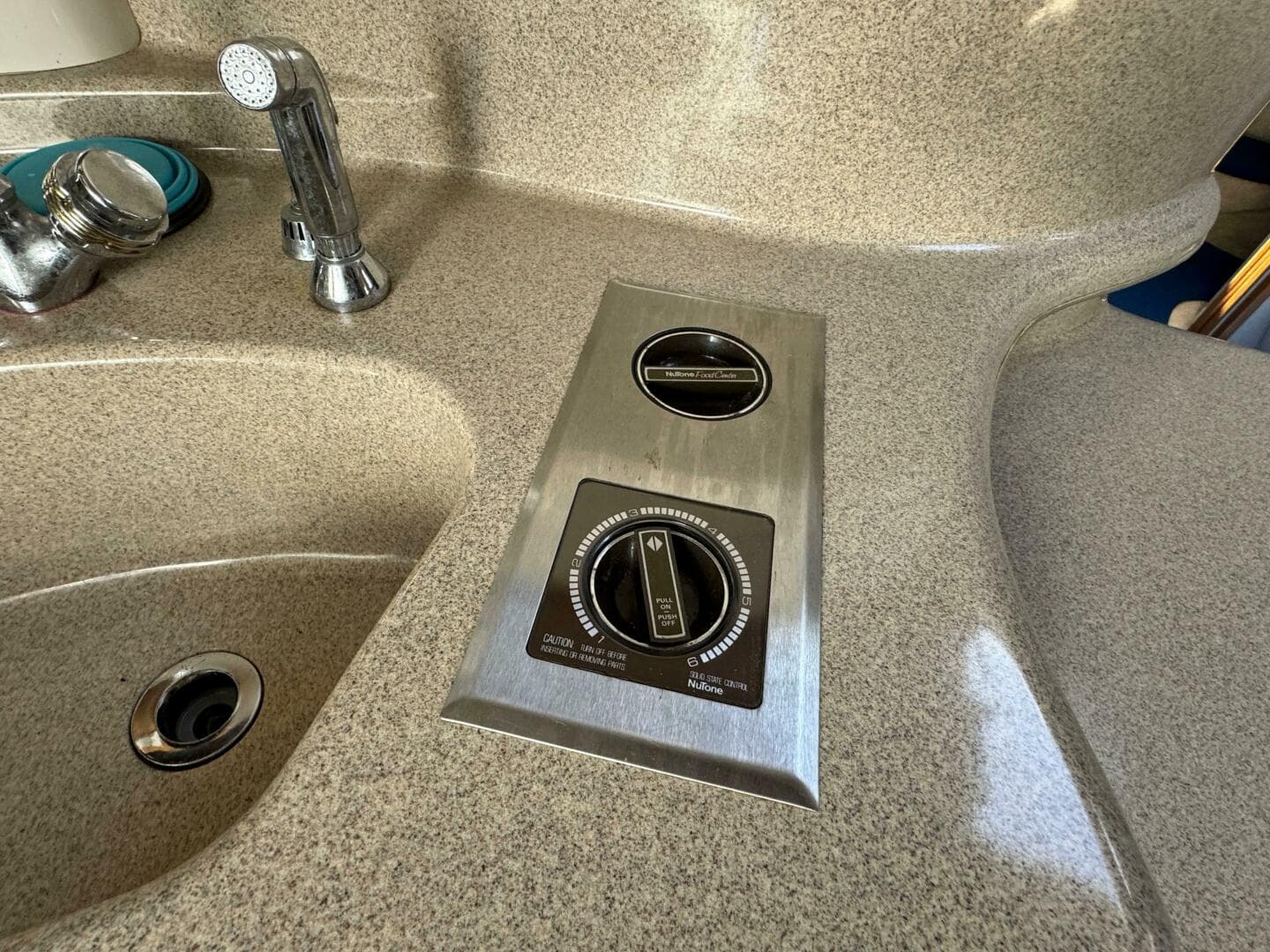 1997 Sea Ray 450 Sundancer — photo 33