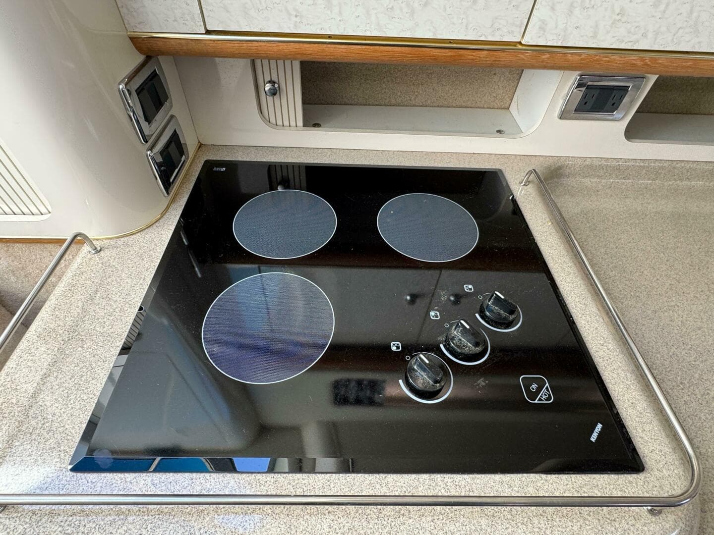 1997 Sea Ray 450 Sundancer — photo 31