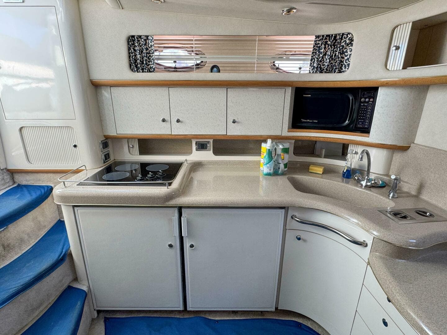 1997 Sea Ray 450 Sundancer — photo 29