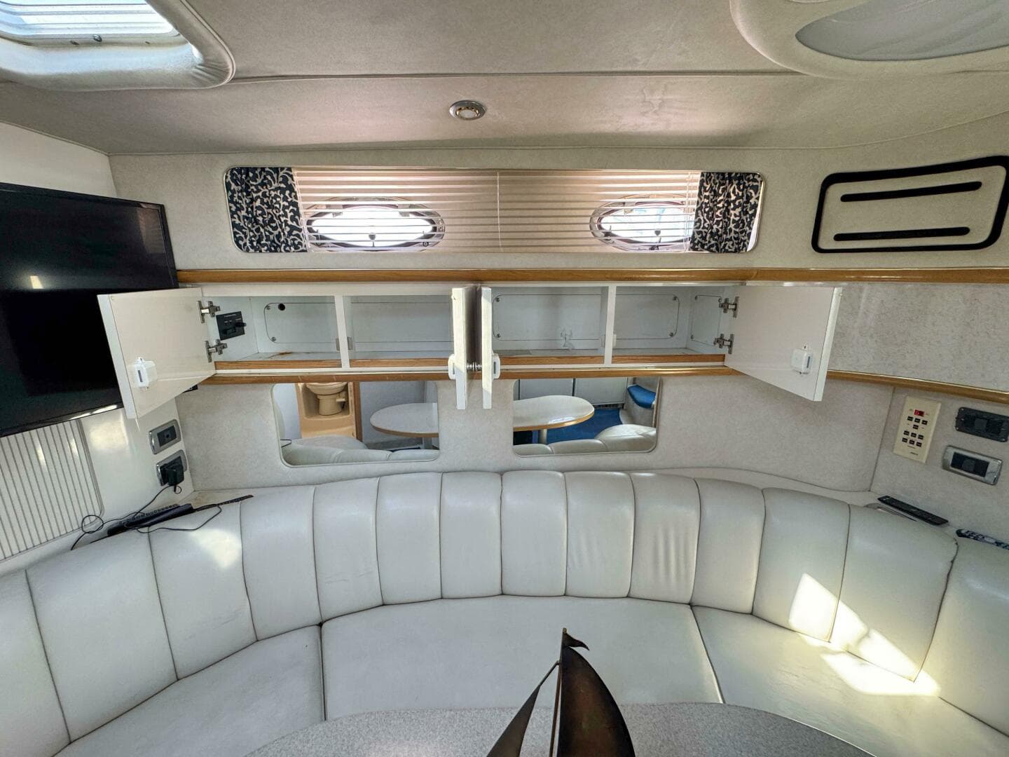 1997 Sea Ray 450 Sundancer — photo 23