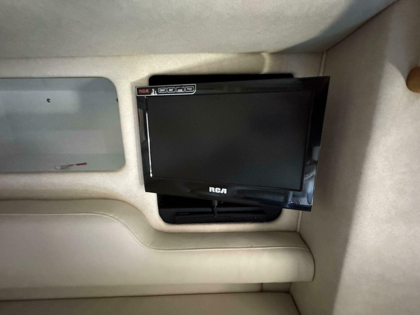 1997 Sea Ray 450 Sundancer — photo 26