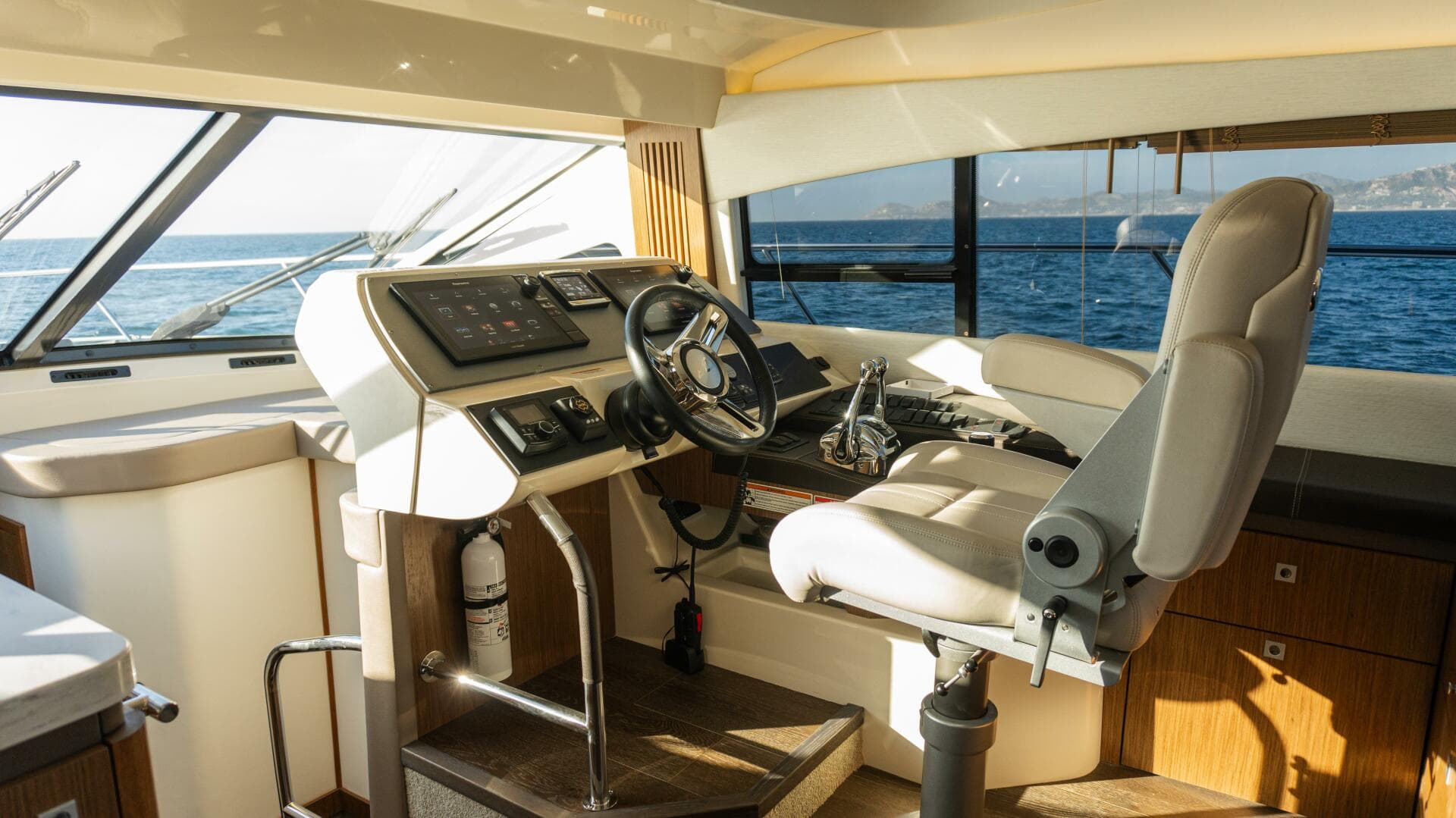 2017 Sea Ray 51 Flybridge — photo 9