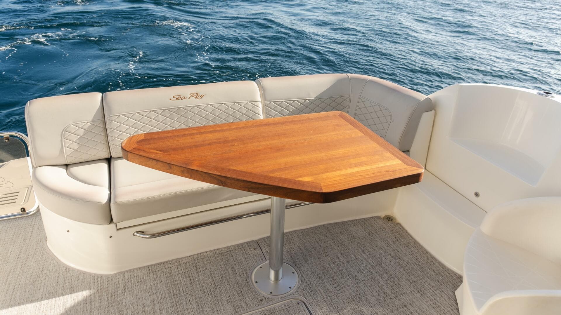 2017 Sea Ray 51 Flybridge — photo 2