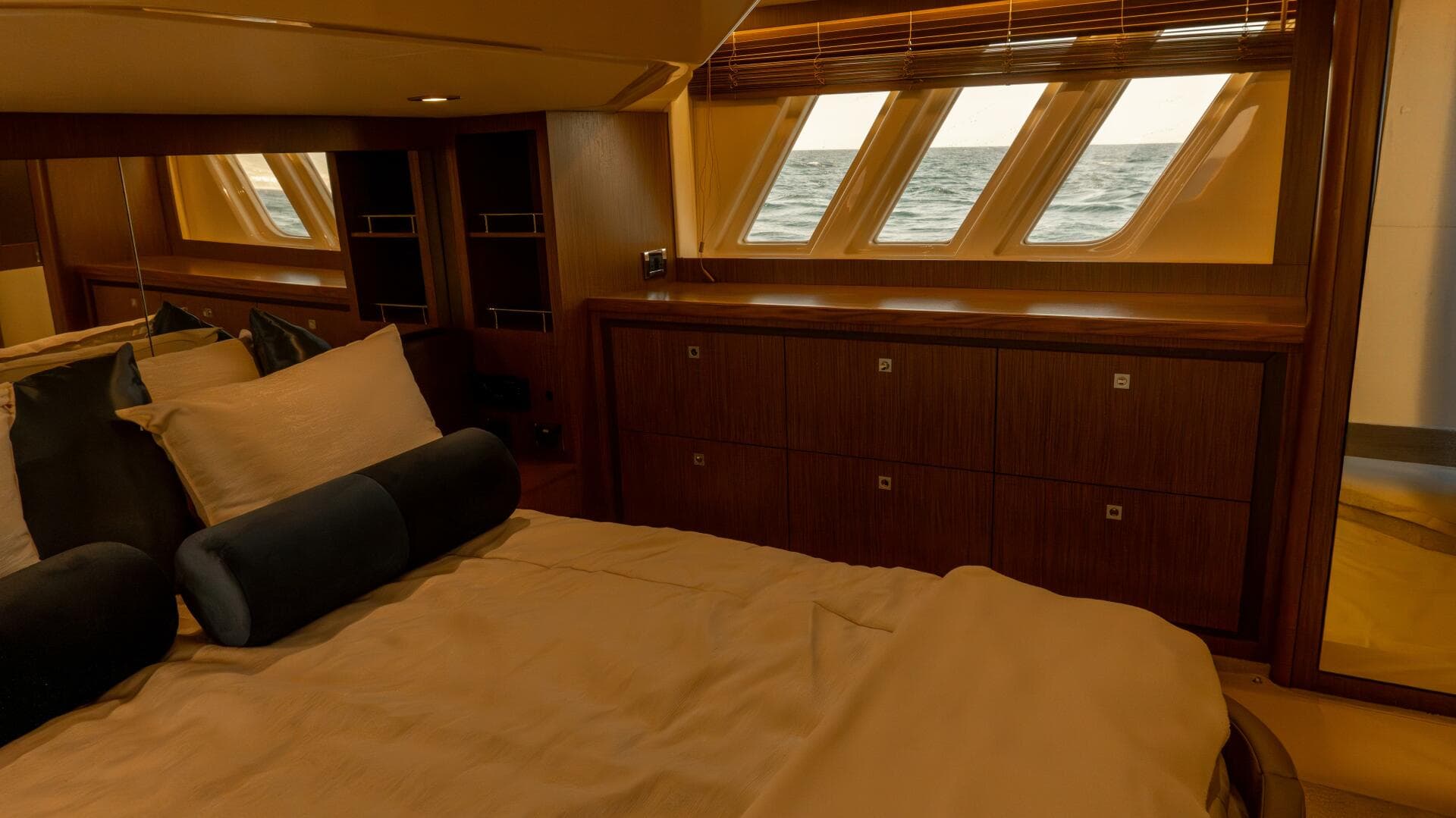 2017 Sea Ray 51 Flybridge — photo 19