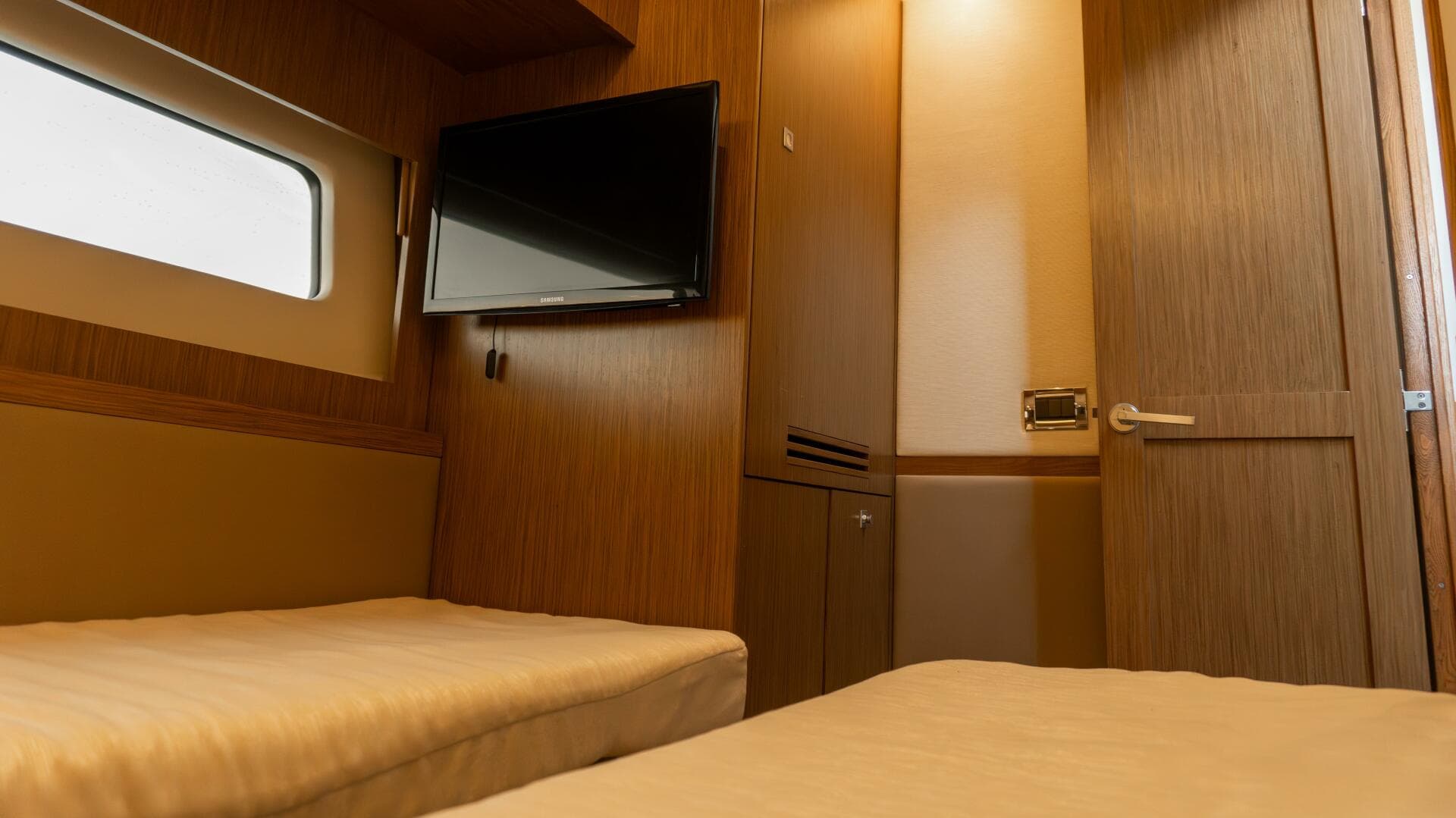 2017 Sea Ray 51 Flybridge — photo 17