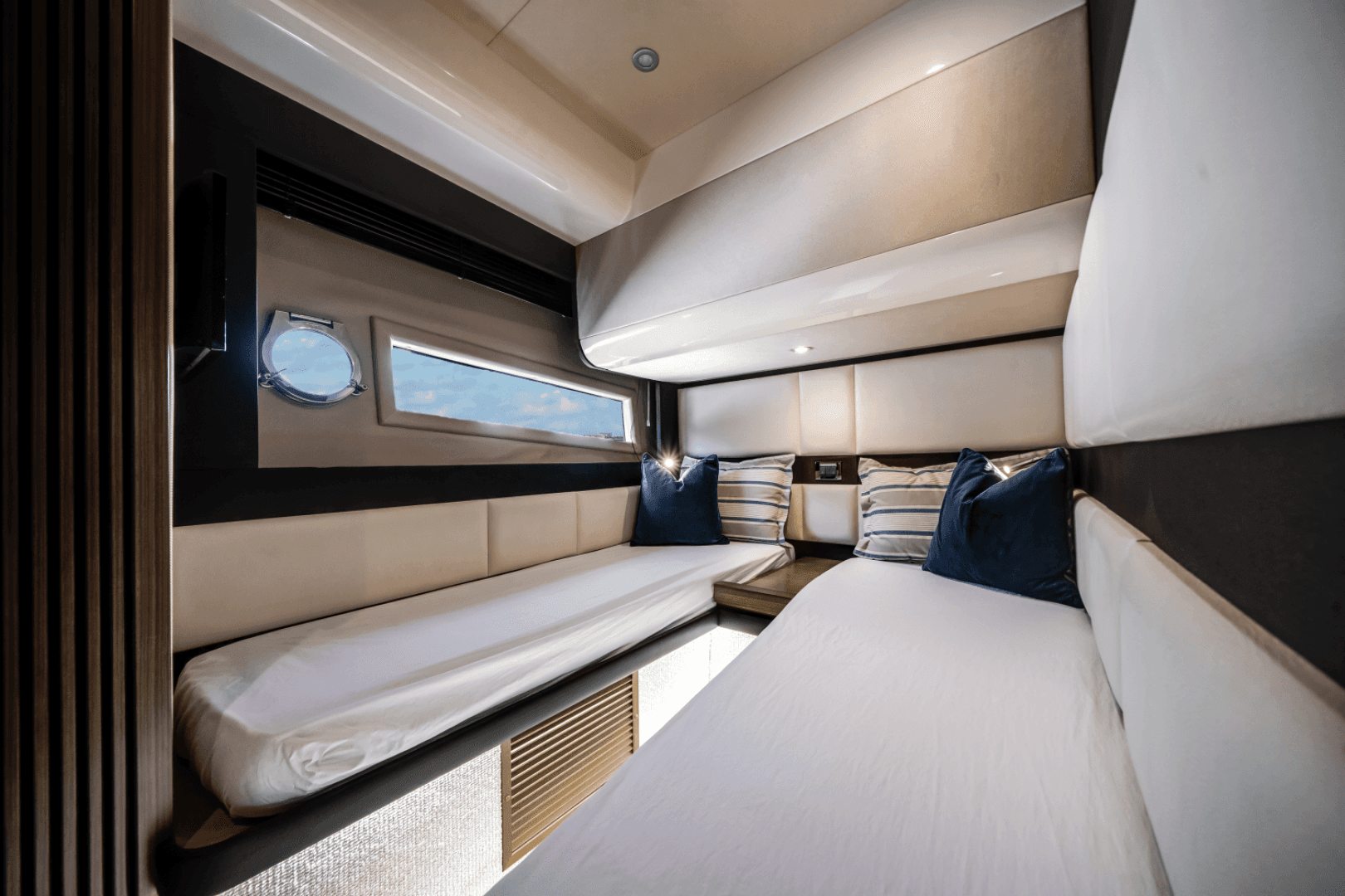 2017 Azimut 55S — photo 19